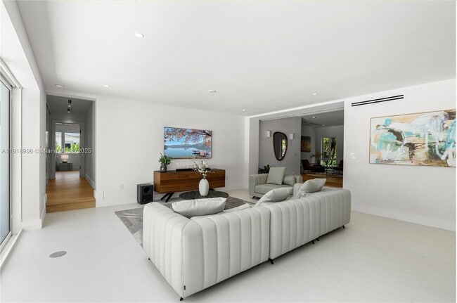 Photo - 45 NE 104th St