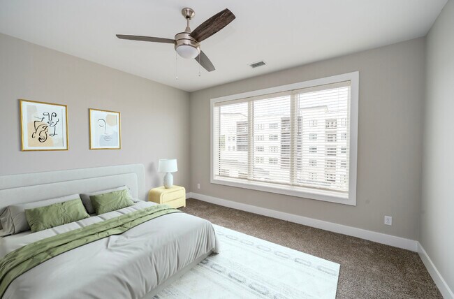 2BR, 1BA - 983SF