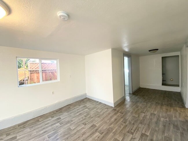 Building Photo - 654-656 20th St Unit 654