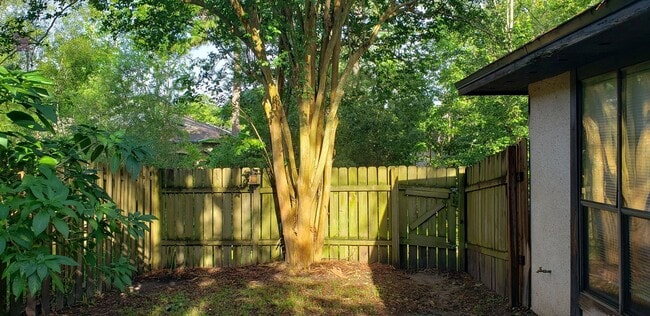 Photo - $1250 - 3/2/1 - Collins Road near the Base.