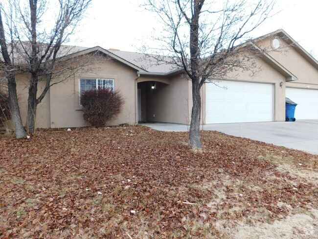 Building Photo - Spacious Duplex in Autumn Glen Rental