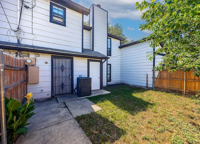 Photo - 2332 Sherry St