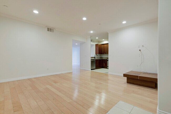 556 E Palm Ave Unidad 102