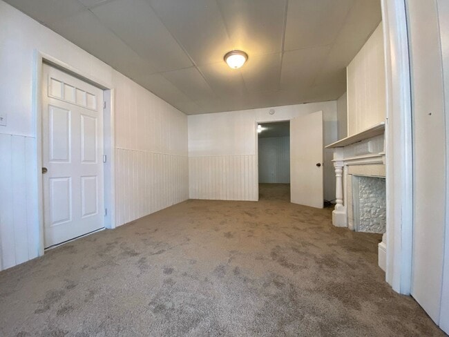 Photo - Amazing Two Bedroom in Oakland with a Back Porch - A Perfect Univ. of Pitt Location! Call Today! Unit 3610 #1