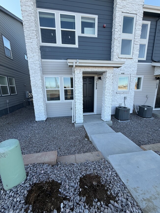 Building Photo - 1929 Zephyr Rd