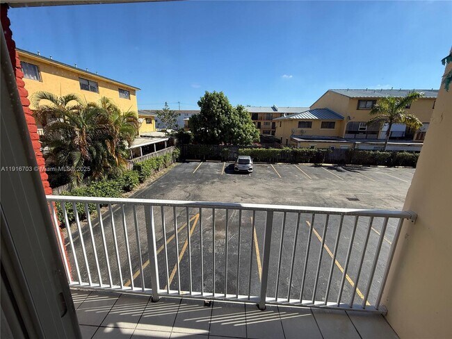 Photo - 1255 W 49th Pl Unidad B201 Rental