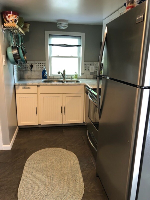 Kitchen - 1431 SW Urish Rd