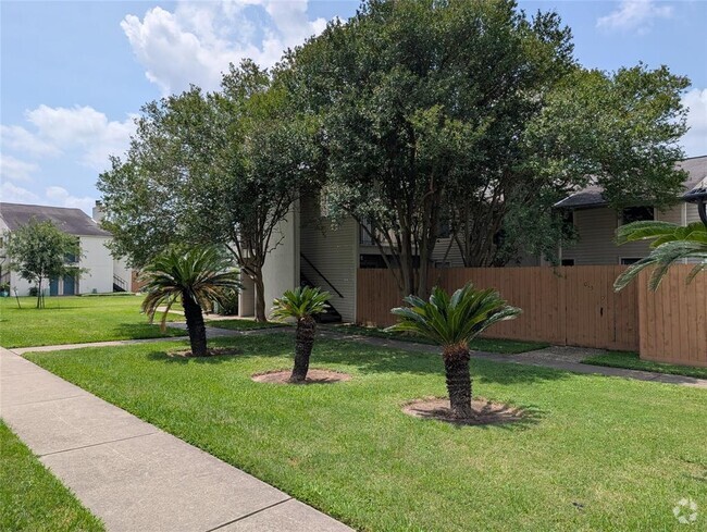 Building Photo - 6401 Deihl Rd Unit 103 Rental