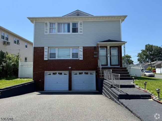Building Photo - 2538 Spruce St Unit 1 Rental
