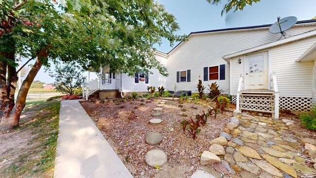 Photo - Country living in South Central! 3 bed/3 baths and large garage