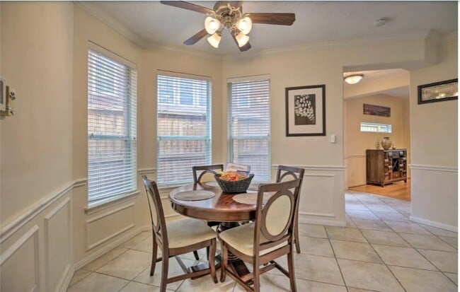 Building Photo - 1006 Rochow St Unit A