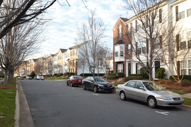 Photo - 1/2 MO/OFF SPECIAL- Ballantyne Towhome 3 bed 4 bath Community Pool