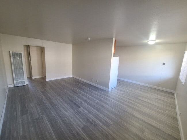 Building Photo - Oakland Oasis: Recently Renovated 1 Bed, 1... Unit 1 Rental