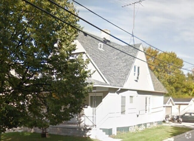 Building Photo - 1419 S 9th St Unit Lower Rental