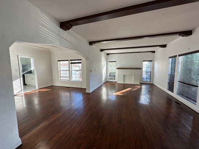 Photo - 1602 S Stanley Ave Unidad 1600