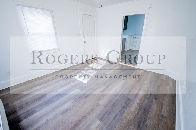 Photo - 305 Perry St