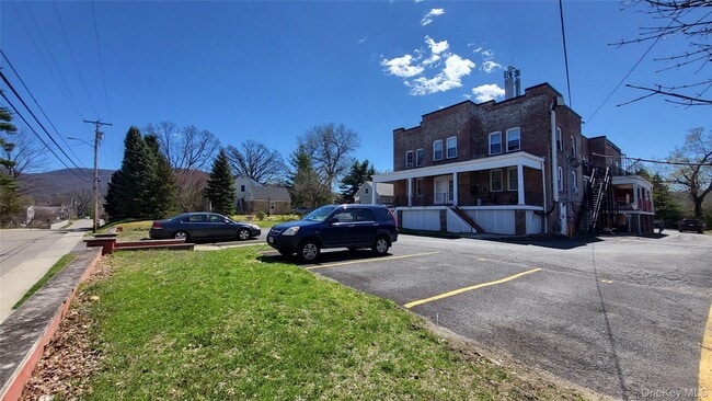 Photo - 139 Rombout Ave Unit 1