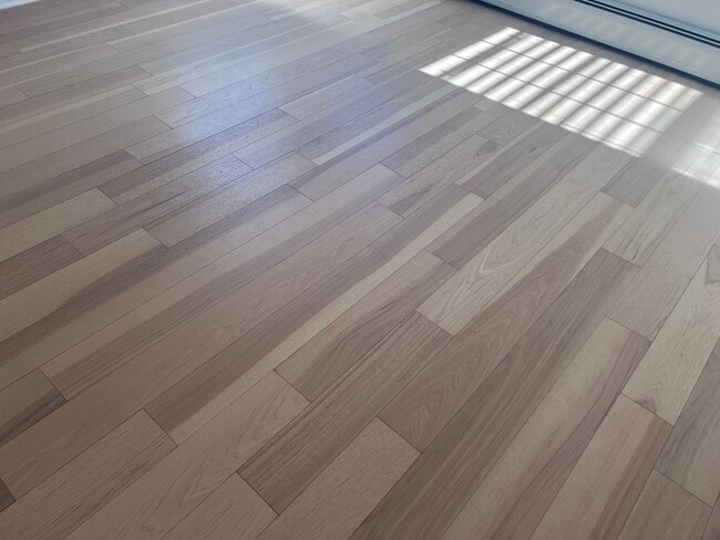 Photo - 1566 John St Unidad 1