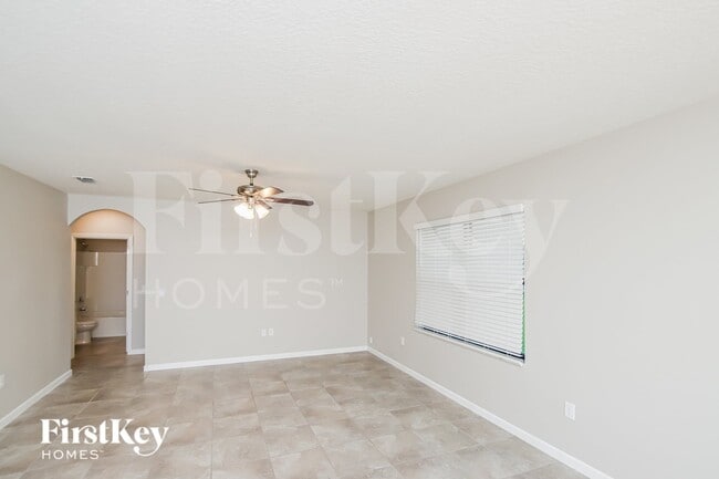 681 Old Country Rd S E
