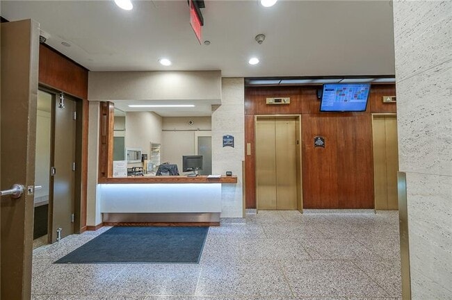 Photo - 320 Fort Duquesne Blvd