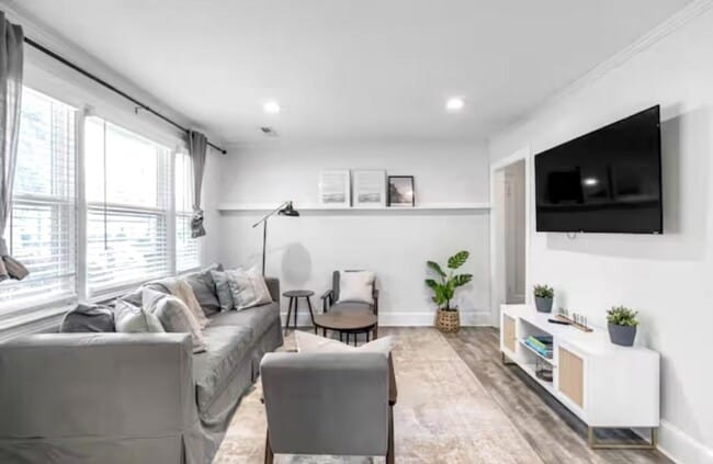 Photo - 5053 Walker St