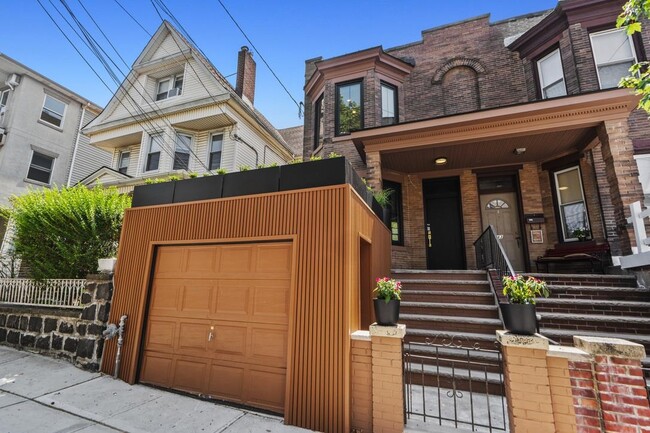 Photo - 41 47th St