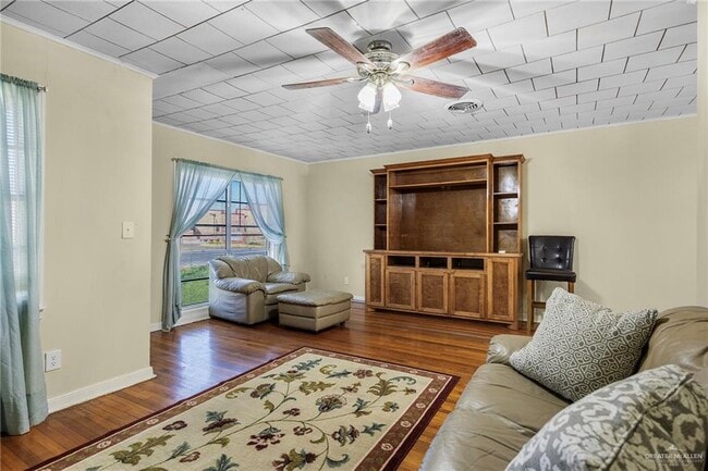 Photo - 25 W Kelly Ave