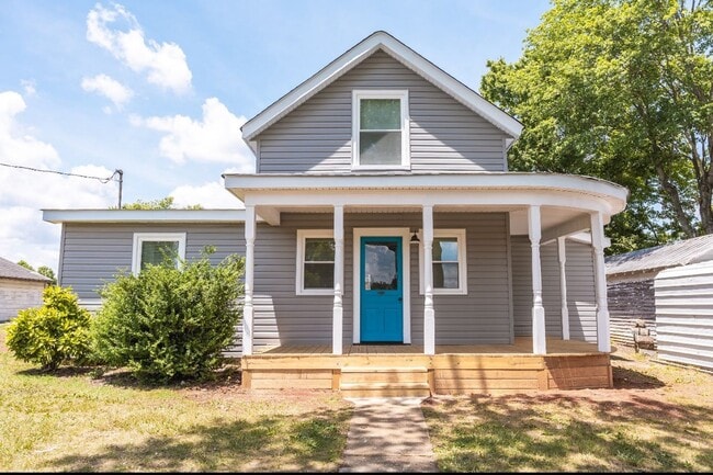 Building Photo - The Blue Door Charmer Rental