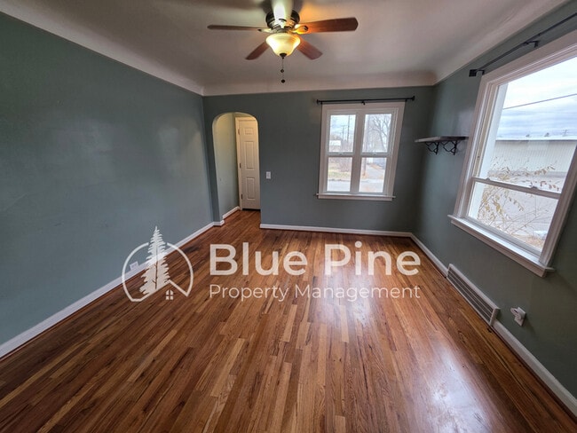 Photo - 485 N Higbee Ave