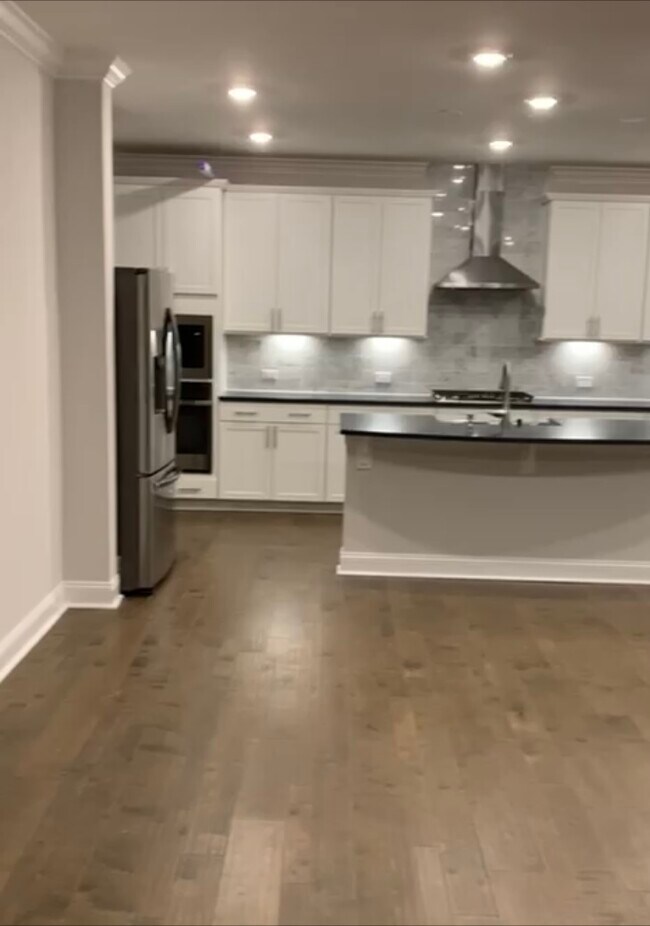 3196 Mavisbank Cir