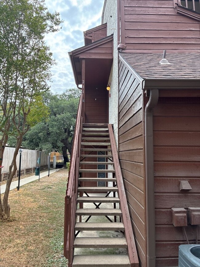 Photo - 1BR/1.5BA w/ Fireplace • Balcony • Pool Access in San Antonio