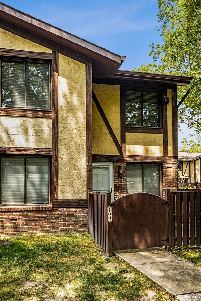Photo - 100 Glen Hollow Dr