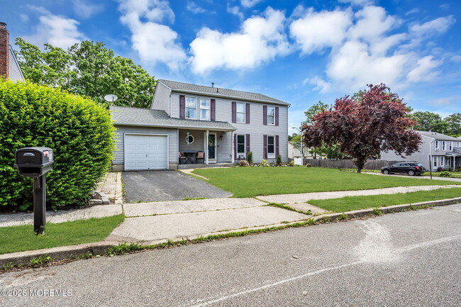 22 Compass Ln