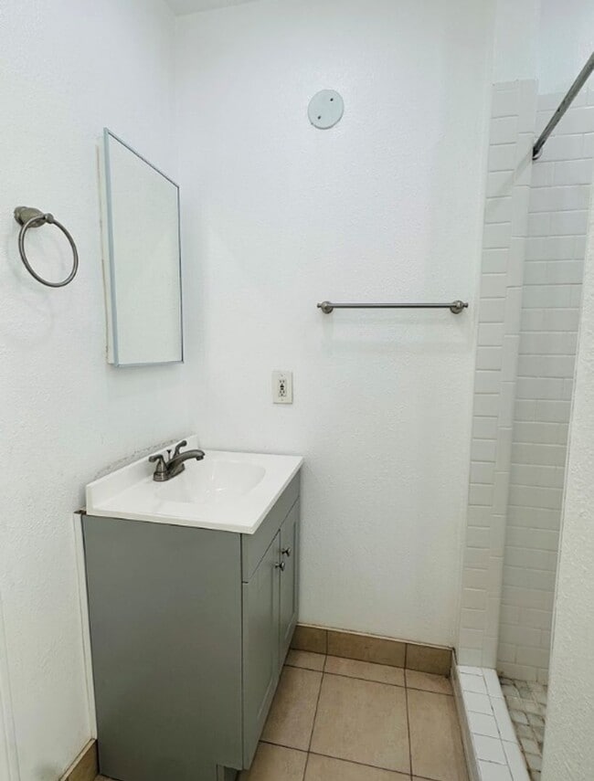 Photo - 3661 Webster Ave Unit B