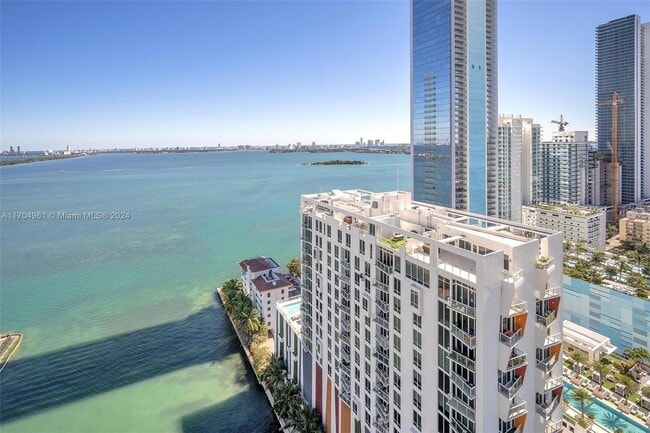 Photo - 460 NE 28th St