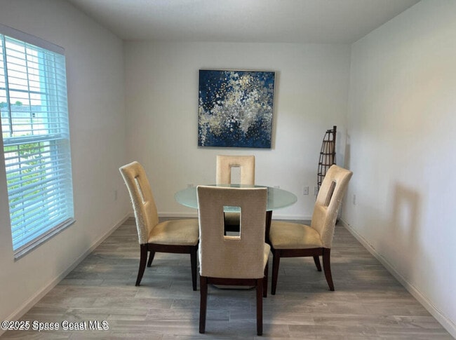 Photo - 499 Oakleaf St SW