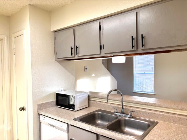 Photo - 6303 Worchester Knoll Unidad 6303