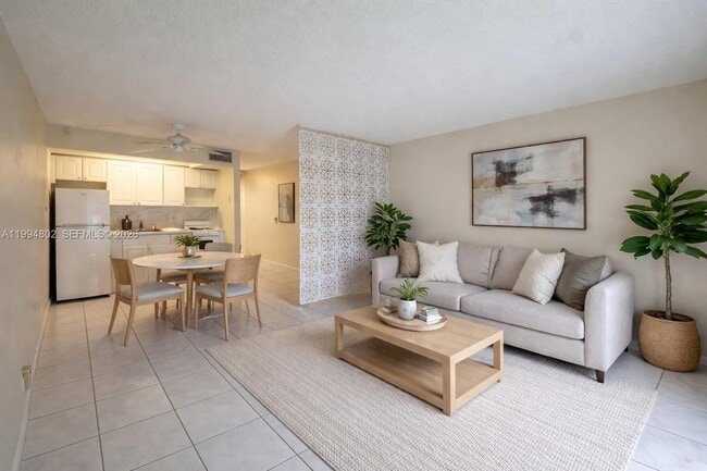 Photo - 1400 SW 124th Terrace Unidad 304Q