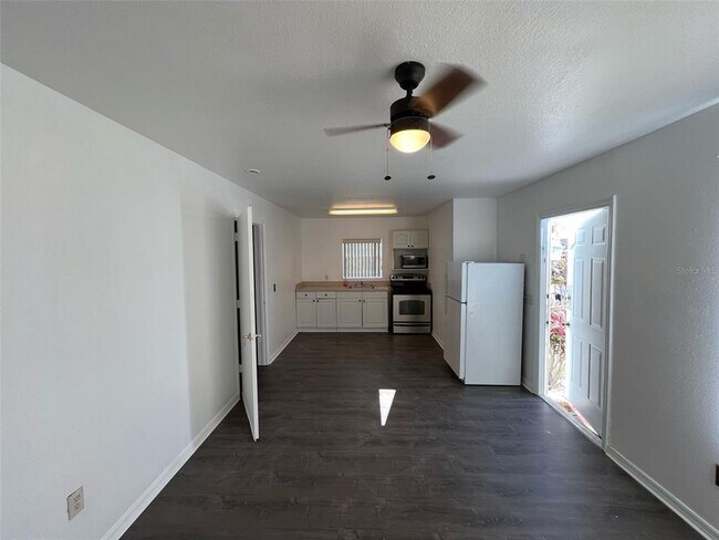 Photo - 833 Caribbean Dr