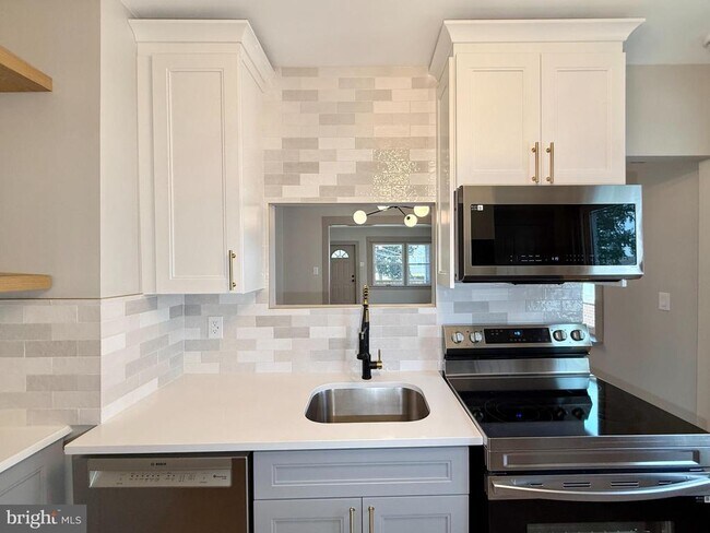 Photo - 2270 Mulford Ave House