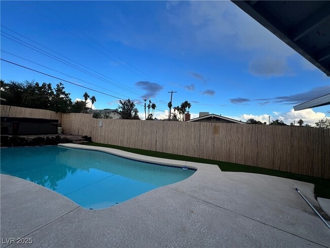 Photo - 3140 Hebard Dr