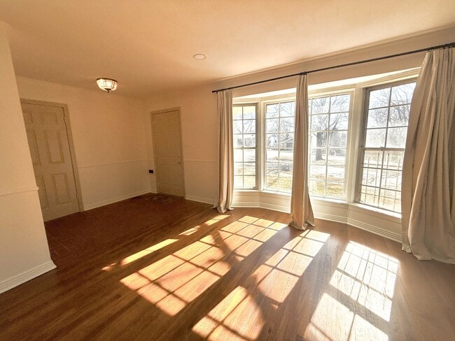 Photo - 1100 W Grand Ave