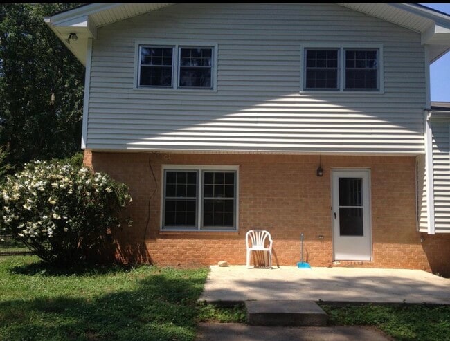 Photo - 698 Shannon Way