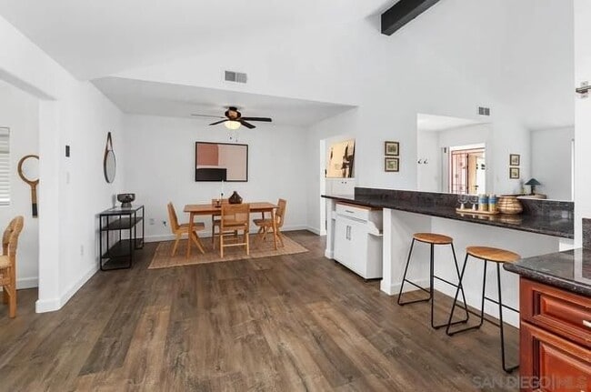 Photo - 1270 Nacion Ave