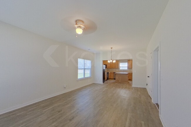 Photo - 105 Robin St