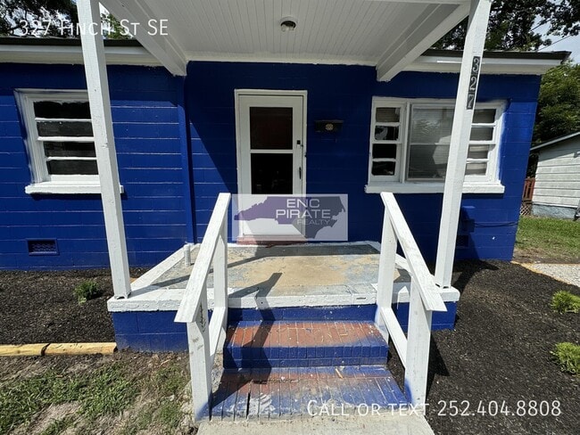 327 Finch St SE