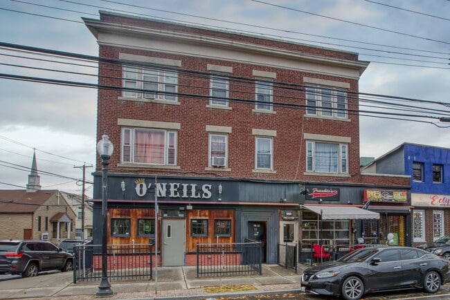 Building Photo - Oversized 3 Bedroom 1 Bathroom in Blackrock Neighborhood Unit 2B