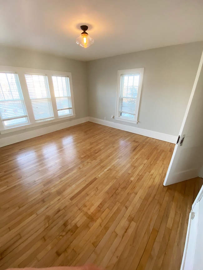 Building Photo - 618 Adams Street NE Unit 2