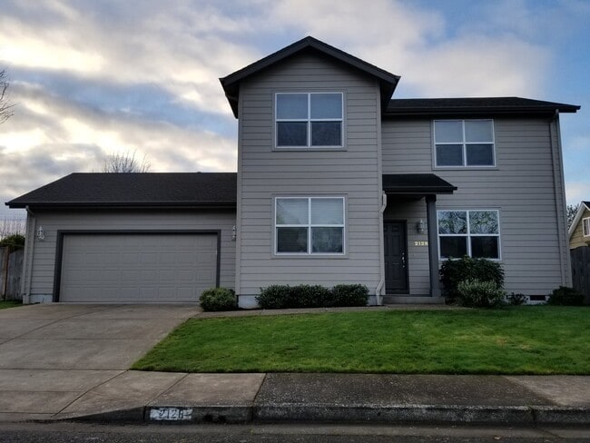 Building Photo - Make this house your home!