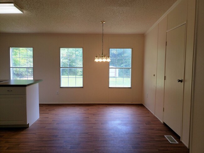 Photo - 4 bedroom Mobile Home